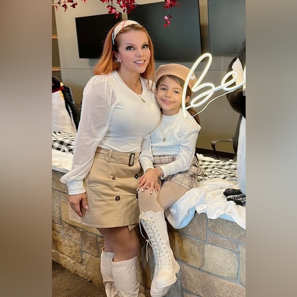 Meet your Posher, Celeste - Picture 1 of 1